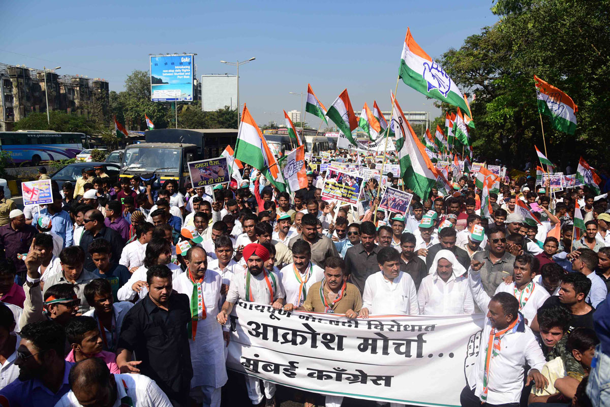 Mumbai Congress Org. Janakrosh Morcha at Kalina To Kherwadi Junction Bandra.