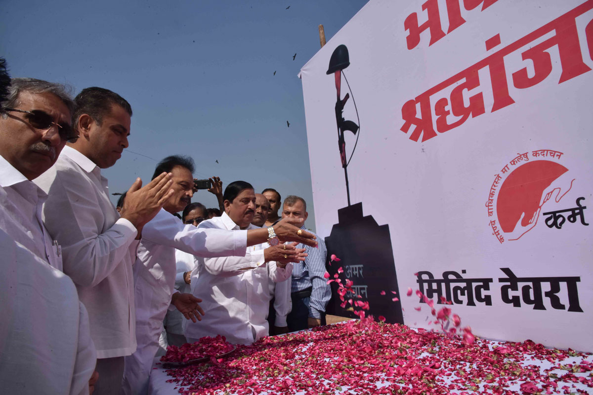 South Mumbai Congress Leader Milind Deora with Team Paid Homage to the CRPF Jawans in the cowardly terror attack in J&K Pulwama at Nagpada.