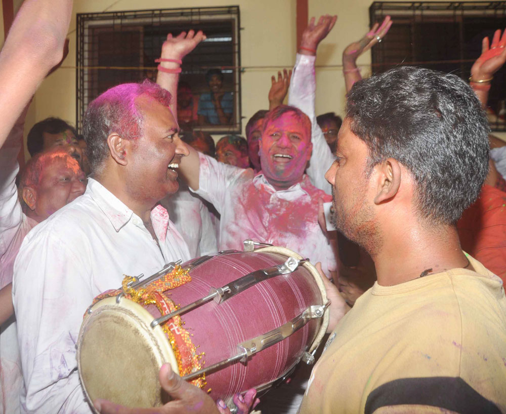 FESTIVAL OF COLOURS HOLI RE HOLI.