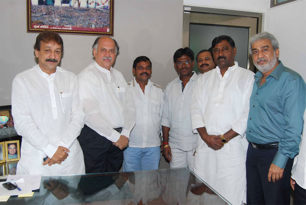 EX.MINISTER & MP.GURUDAS KAMAT AT ANDHERI D.N.NAGAR OFFICE.
