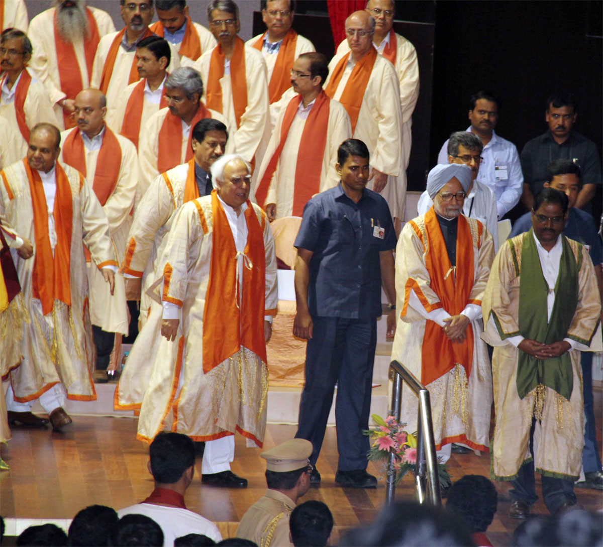 THE PRIME MINISTER DR.MANMOHAN SINGH FOR COVOCATION FUNCTION  AT IIT POWAI MUMBAI.