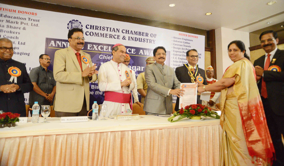Social Worker Janet D'souza Felicitated by Hon'ble Governor Vidhya Sagar Rao at Kohinoor Hotel Andheri.