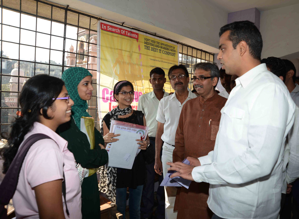 MP. MILIND DEORA JOB FAIR AT ANJUMAN-I-ISLAM SCHOOL CST MUMBAI.