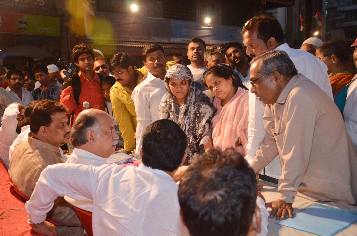 M.P.& EX UNIUON MINISTER GURUDAS KAMAT JANSAMPARK ABHIYAAN AT VILE PARLE & ANDHERI.