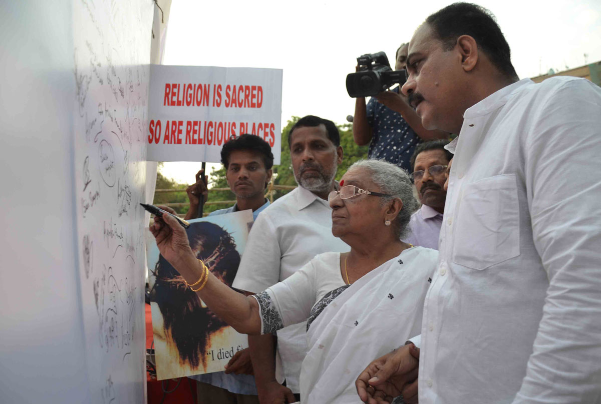 "Wake Up India" Protest at Azad Maidan by Christian Community.