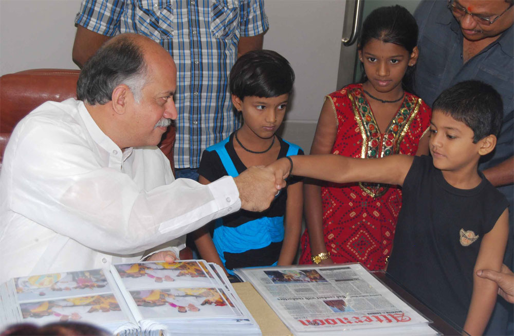 EX.MINISTER & MP.GURUDAS KAMAT WITH CHILDRENS.