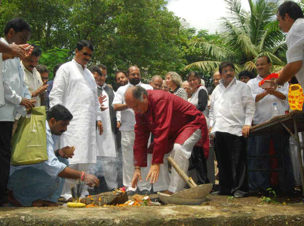 UNION MINISTER GURUDAS KAMAT AT VERSOVA.