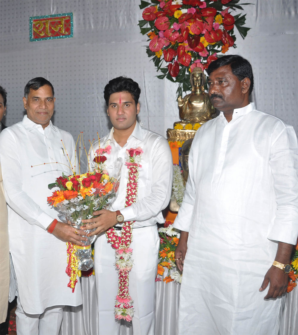 MUMBAI CONGRESS PRESIDENT KRIPASHANKAR SINGH ATTENDS EX.MIN.& MLA. CHANDRAKANT HANDORE'S DAUGHTER WEDDING.