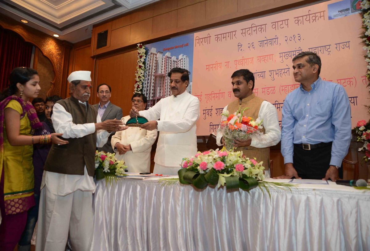 CHIEF MINISTER PRITHVIRAJ CHAVAN & MINISTER SACHIN AHIR AT SAHYADRI GUEST HOUSE.
