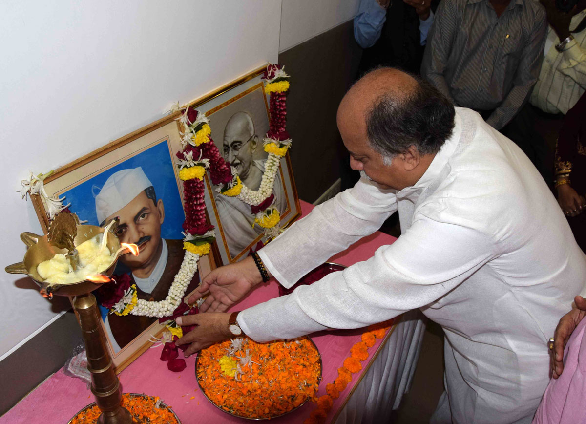AICC Gen.Sec.Gurudas Kamat Paying Tribute to Father of Nation Mahatma Gandhi & Former Prime Minister Lal Bahadur Shastri on their Birth Anniversary.
