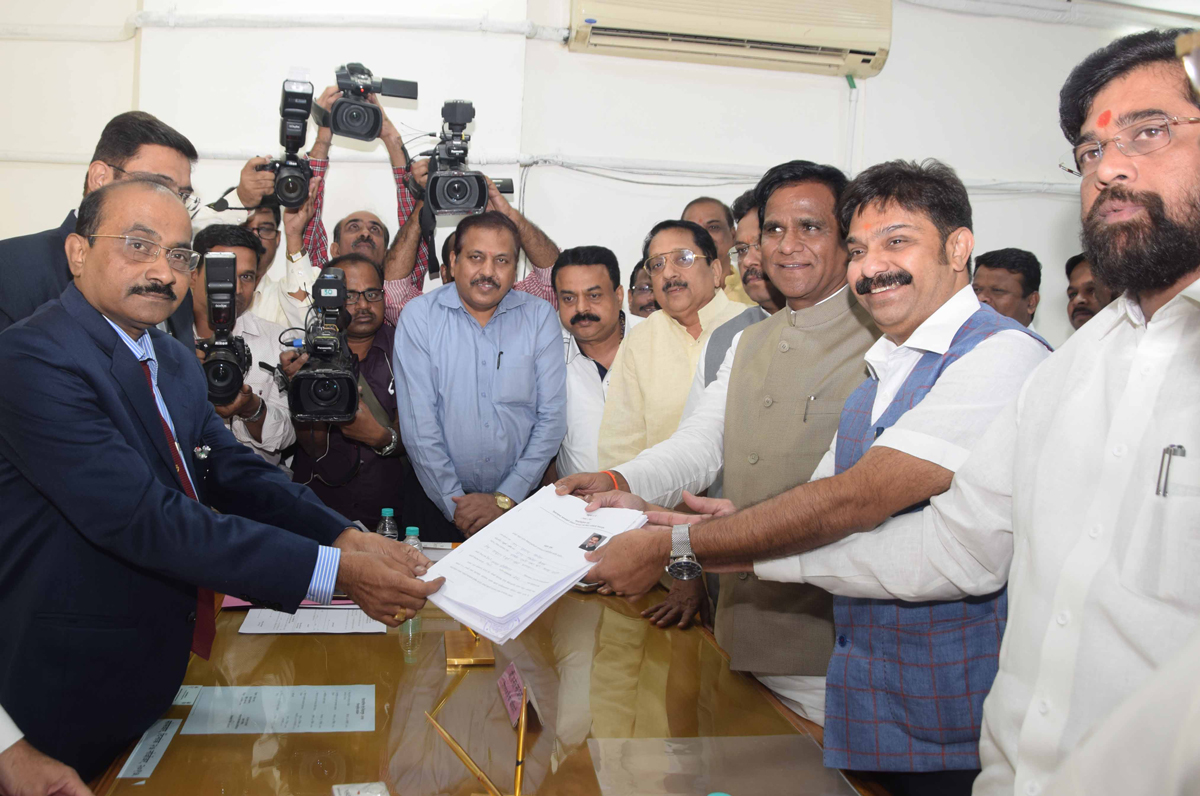 Vidhan Parishad Candidates BJP-Shivsena Prasad Lad Filed Their Nomination Form at Vidhan Bhavan Mumbai.