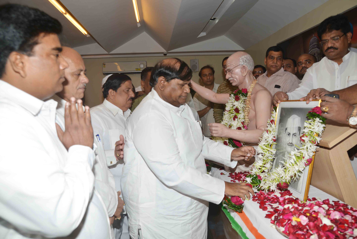TRIBUTE TO FATHER OF NATION MAHATMA GANDHI & LATE PRIME MINISTER LALBHADUR SHASTRI ON THEIR BIRTH ANNIVERSARY BY MUMBAI CONGRESS.