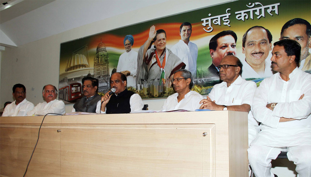 ALL CONGRESS LEADER'S MEETS AT RAJIV GANDHI BHAVAN (MRCC) AZAD MAIDAN.