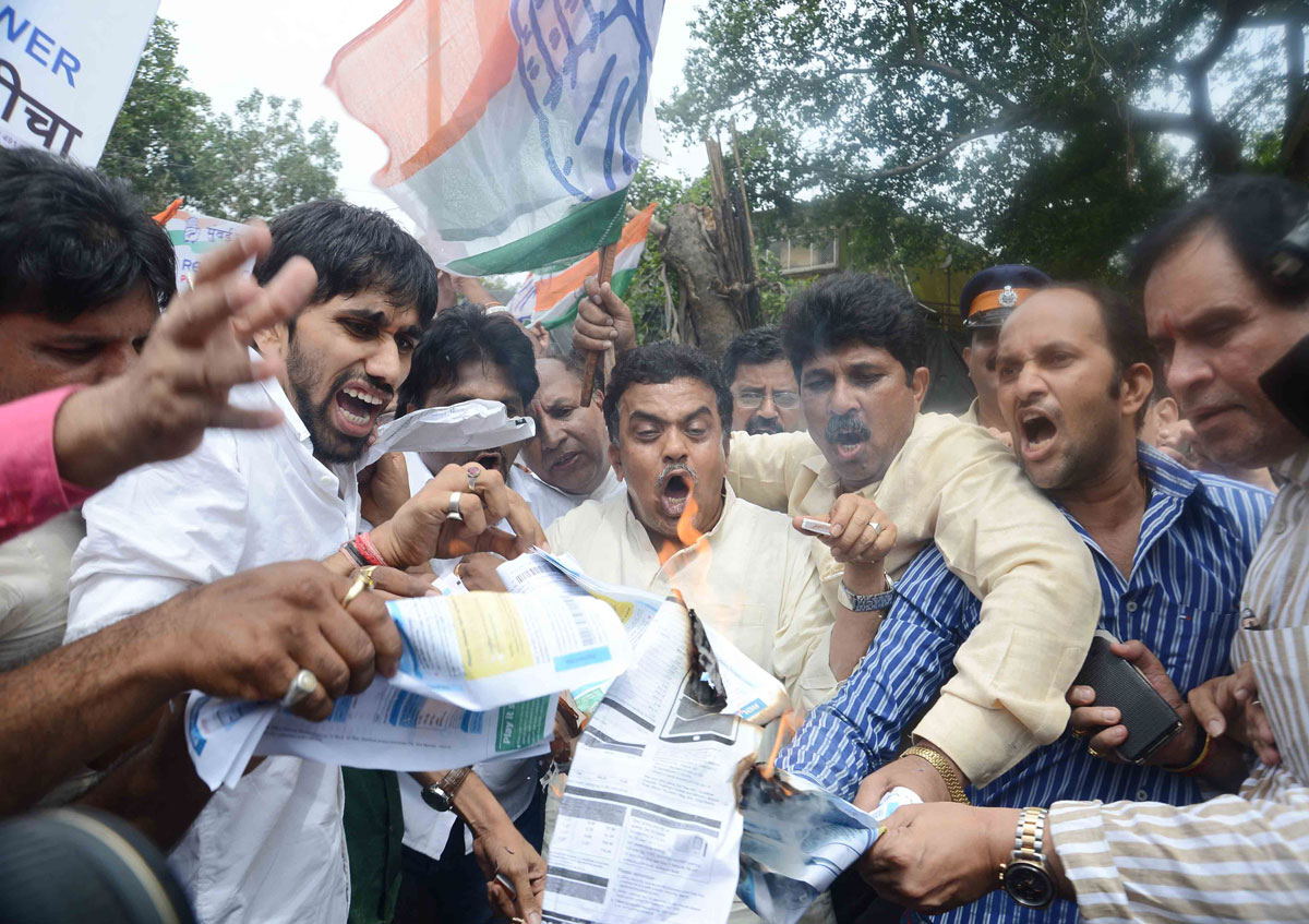 Mumbai Congress Protest against Reliance & TATA Power for Electricity Bill Rates Hike.