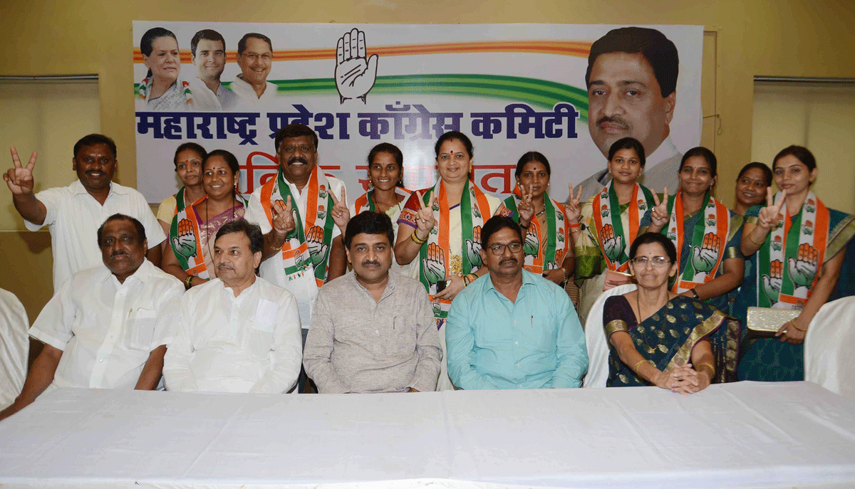MPCC President & Ex.Chief Minister Ashokroa Chavan Felicitated Newly Elected Navi Mumbai Corporators.