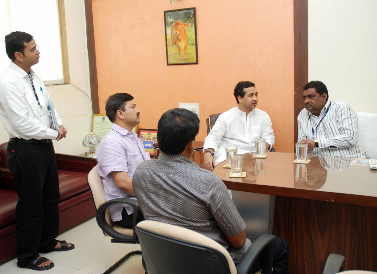 SWABHIMAAN SANGHATANA PRESIDENT NITESH NARAYANRAO RANE AT MAHANANDA MILK DAIRY GOREGAON.