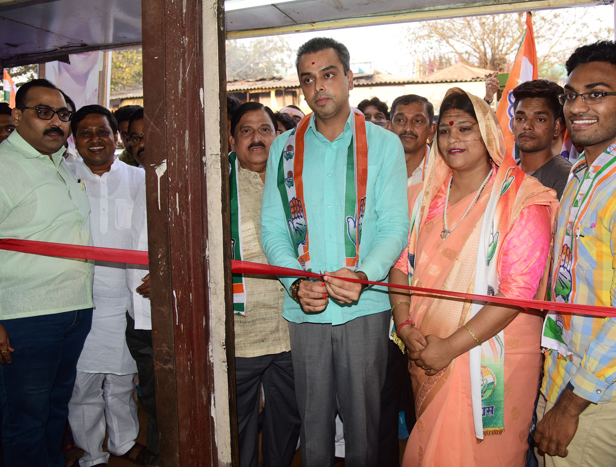 Congress Party Leader Milind Deora during Election Campaign at Jacob Circle.