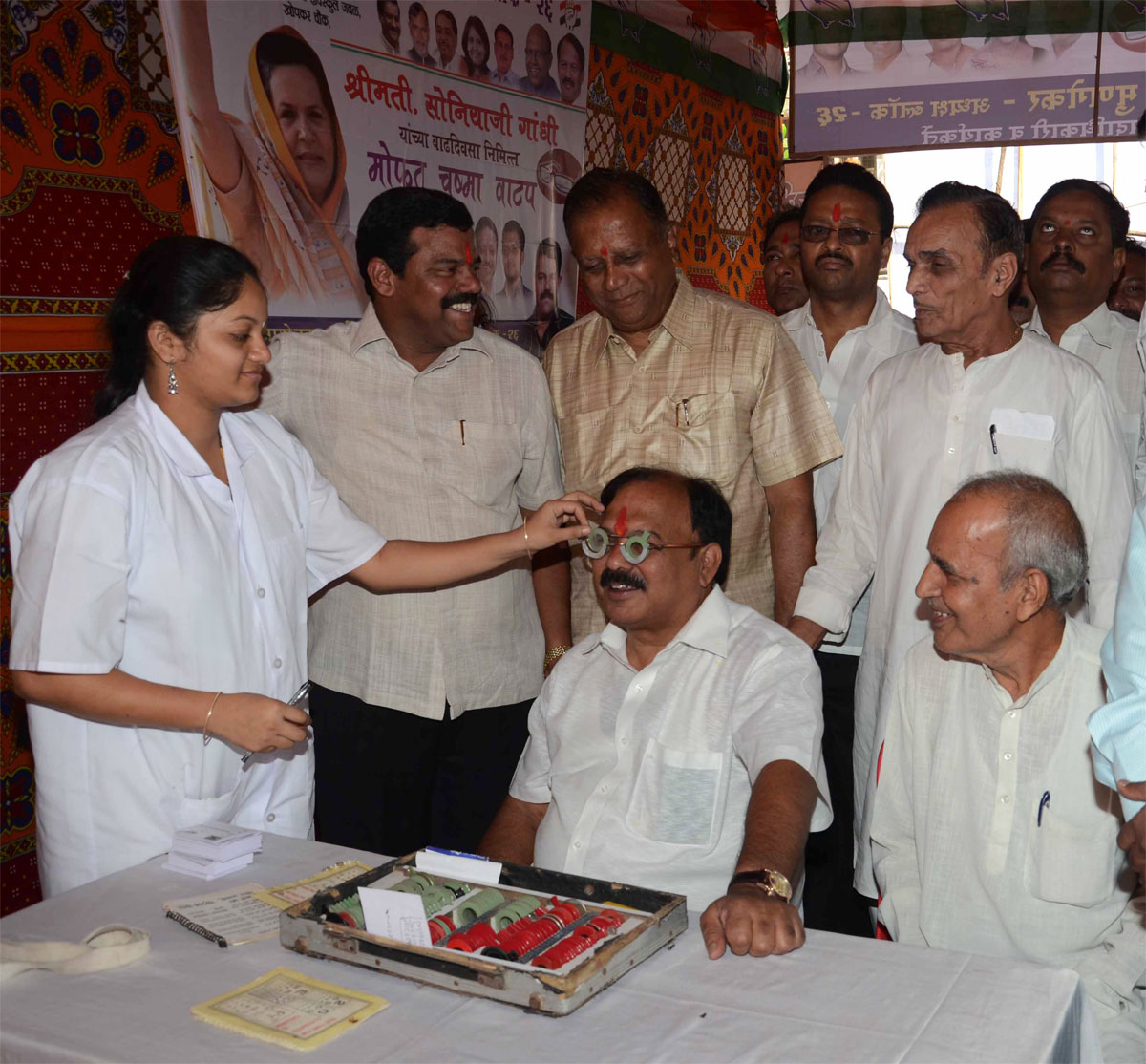MP.EKNATH GAIKWAD & MLA.KALIDAS KOLAMBKAR IN FREE EYE CHECK UP & SPECTACLES (CHASMA) CAMP AT DADAR.