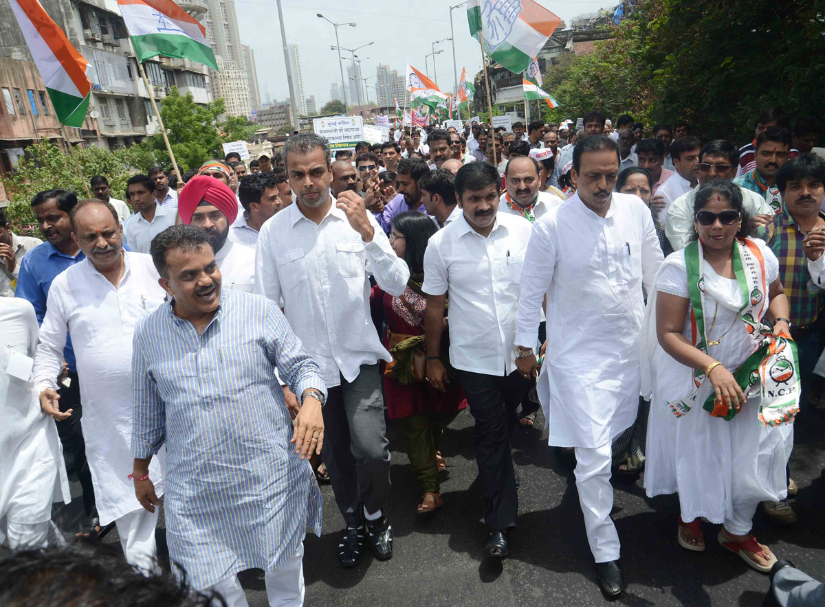 Mumbai Mill Worker's Protest Rally From Rani Baugh to Azad Maidan.