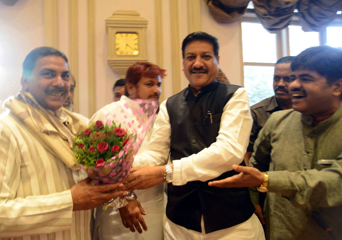 Muslim Minority Felicitated Chief Minister Prithviraj Chavan at Sahyadri Guest House.