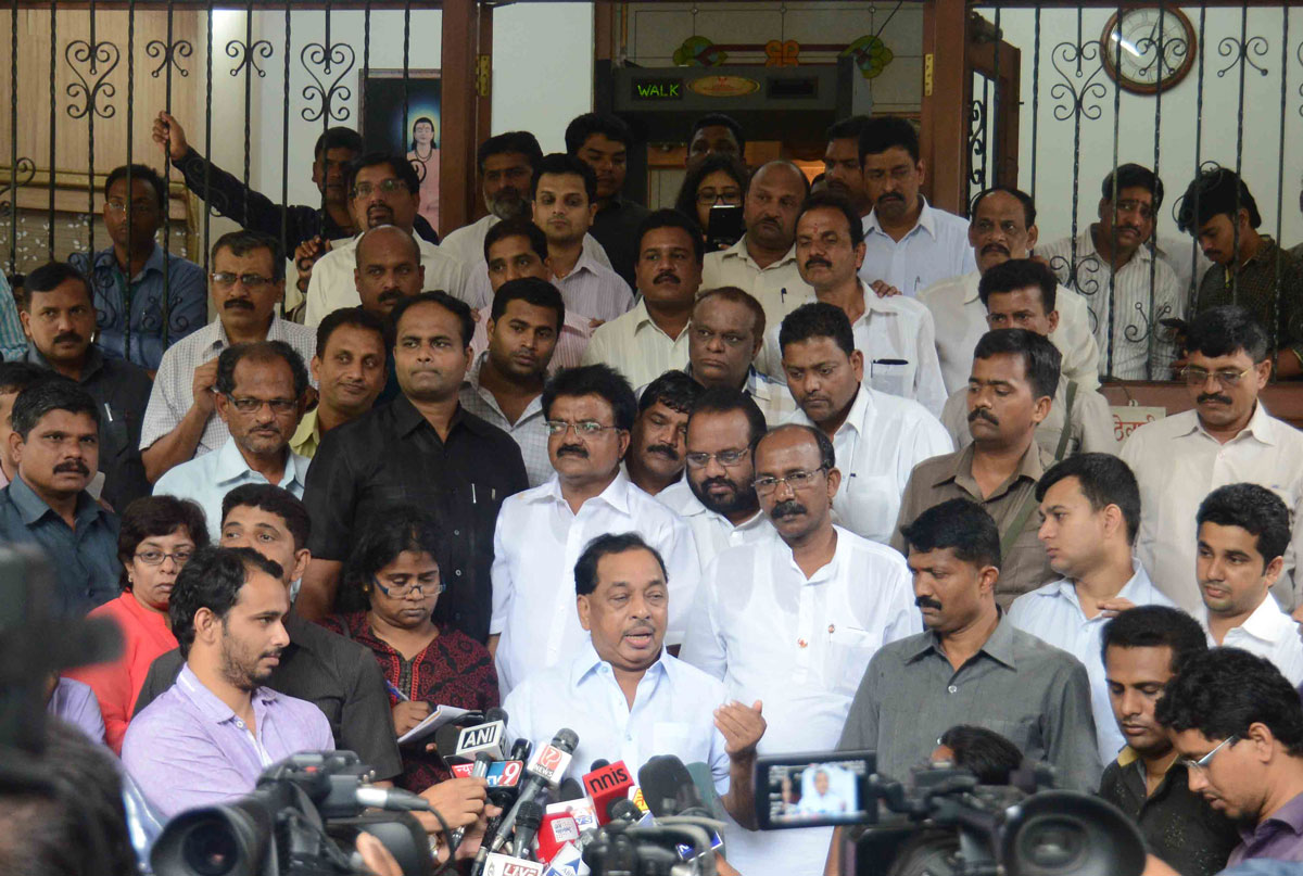Congress Leader & Minister Narayanrao Rane Interaction with Media at Nyaneshwari Bunglow Malbar Hill.