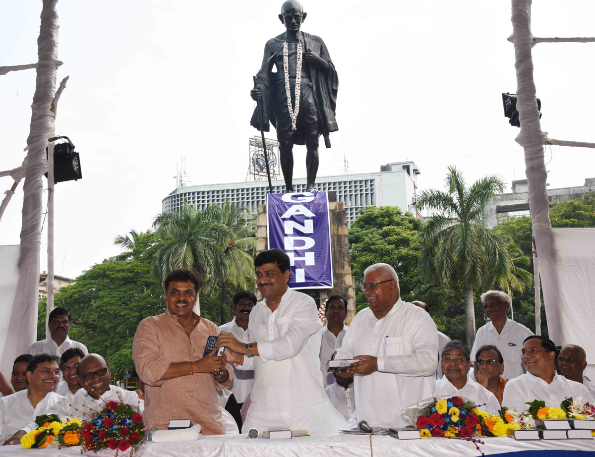 Tribute to Father of Nation Mahatma Gandhi & Late Prime Minister Lal Bahadur Shastri Birth Anniversary in Mumbai by MRCC.