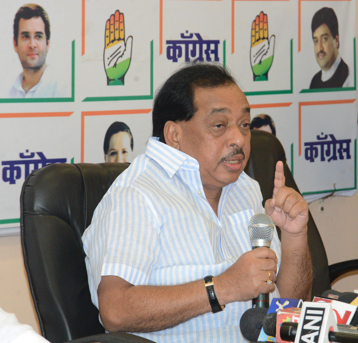 Ex.Chief Minister & Congress Senior Leader Narayanrao Rane Press Conference at Gandhi Bhavan.