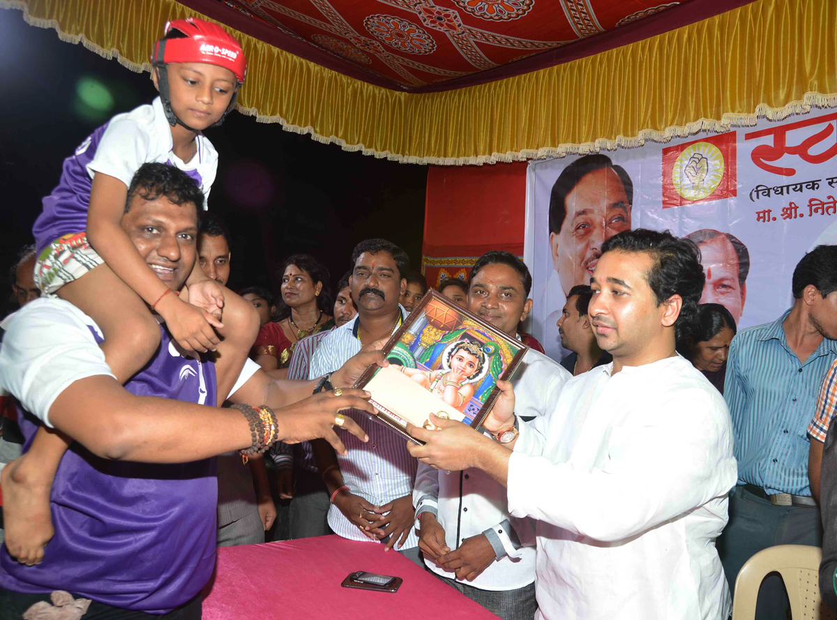 SWABHIMAAN SANGHATNA PRESIDENT NITESH NARAYANRAO RANE VISIT"S DAHI HANDI SARAV SHIBIR"S IN MUMBAI.