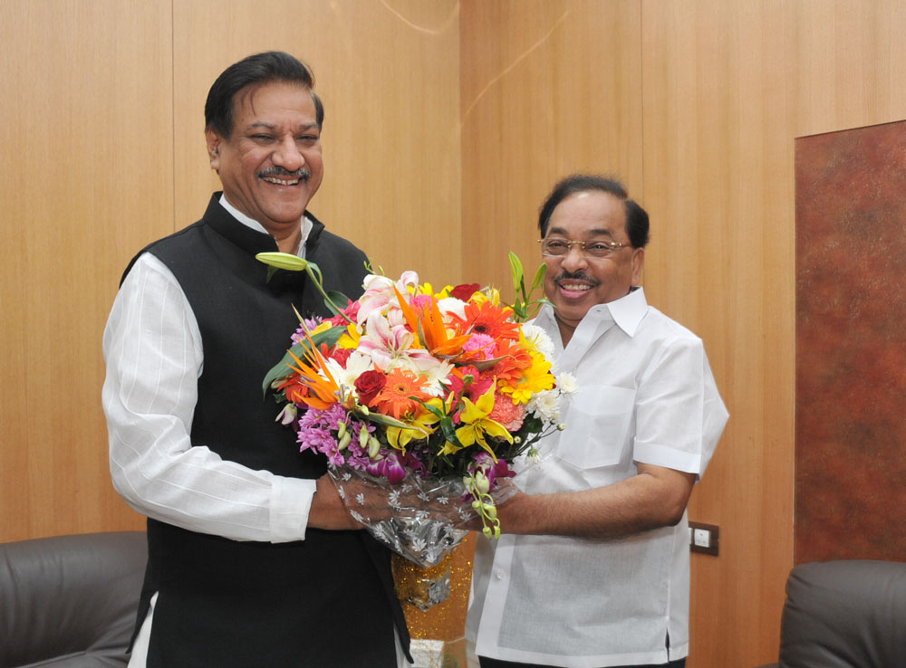 CHIEF MINISTER PRITHVIRAJ CHAVAN & MINISTER NARAYANRAO RANE.