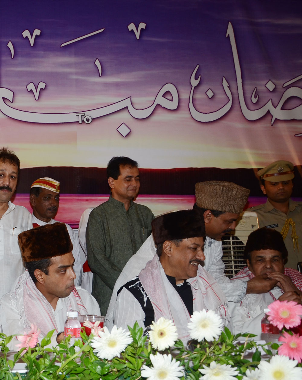 IFTAAR- DINNER AT HAJ HOUSE BY CHIEF MINISTER PRITHVIRAJ CHAVAN. ORGANIZED BY MINISTER MOHD.ARIF (NASEEM) KHAN.