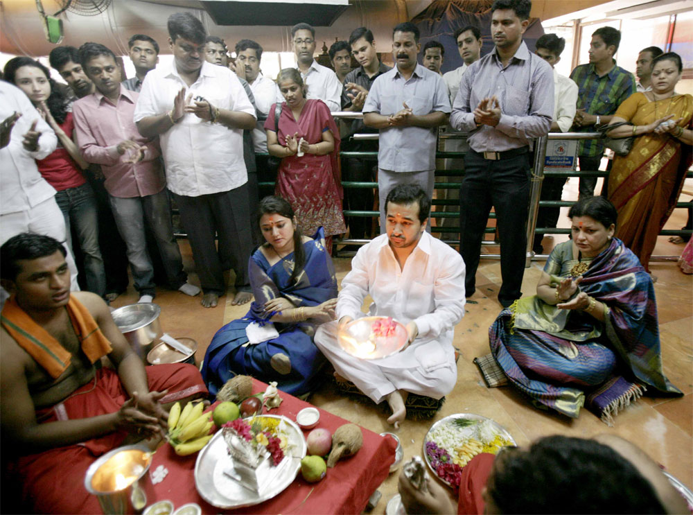 SWABHIMAN SANGHATNA PRESIDENT NITESH NARAYANRAO RANE BIRTHDAY CELEBRATION IN MUMBAI AT BANDRA.