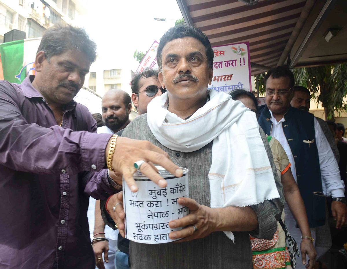 Mumbai Congress President Sanjay Nirupam withTeam Appeal's Mumbaikar's to Help Nepal Earthquake Victims.