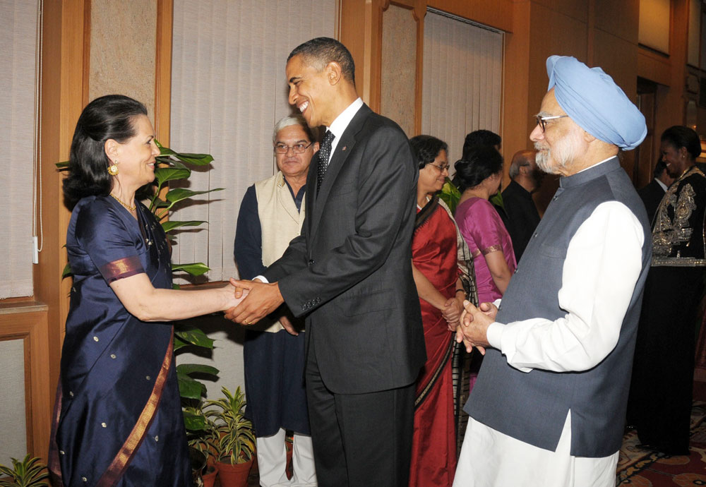 PRESIDENT OF AMERICA BARAK OBAMA WITH THE CHAIRPERSON   NATIONAL ADVISORY COUNCIL,CONGRESS PRESIDENT SMT.SONIA GANDHI AND THE PRIME MINISTER DR.MANMOHAN SINGH,AT NEW DELHI.