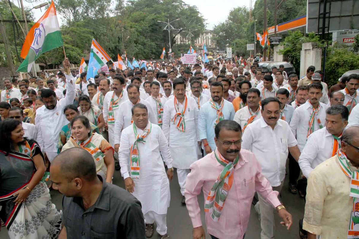 MPCC Leaders Protest for the Rights of Farmers in all over Maharashtra.
