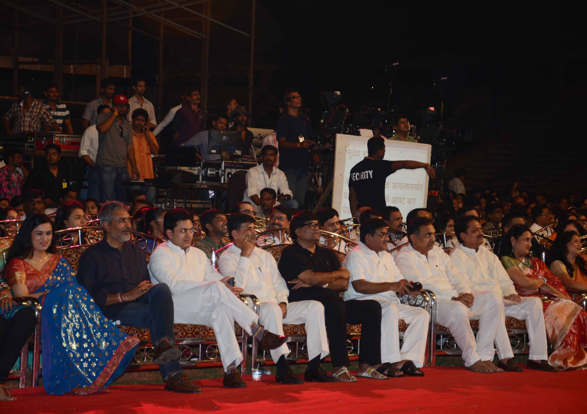 MUMBAI POLICE DIWALI MELAVA-2011 AT ANDHERI SPORTS COMPLEX.