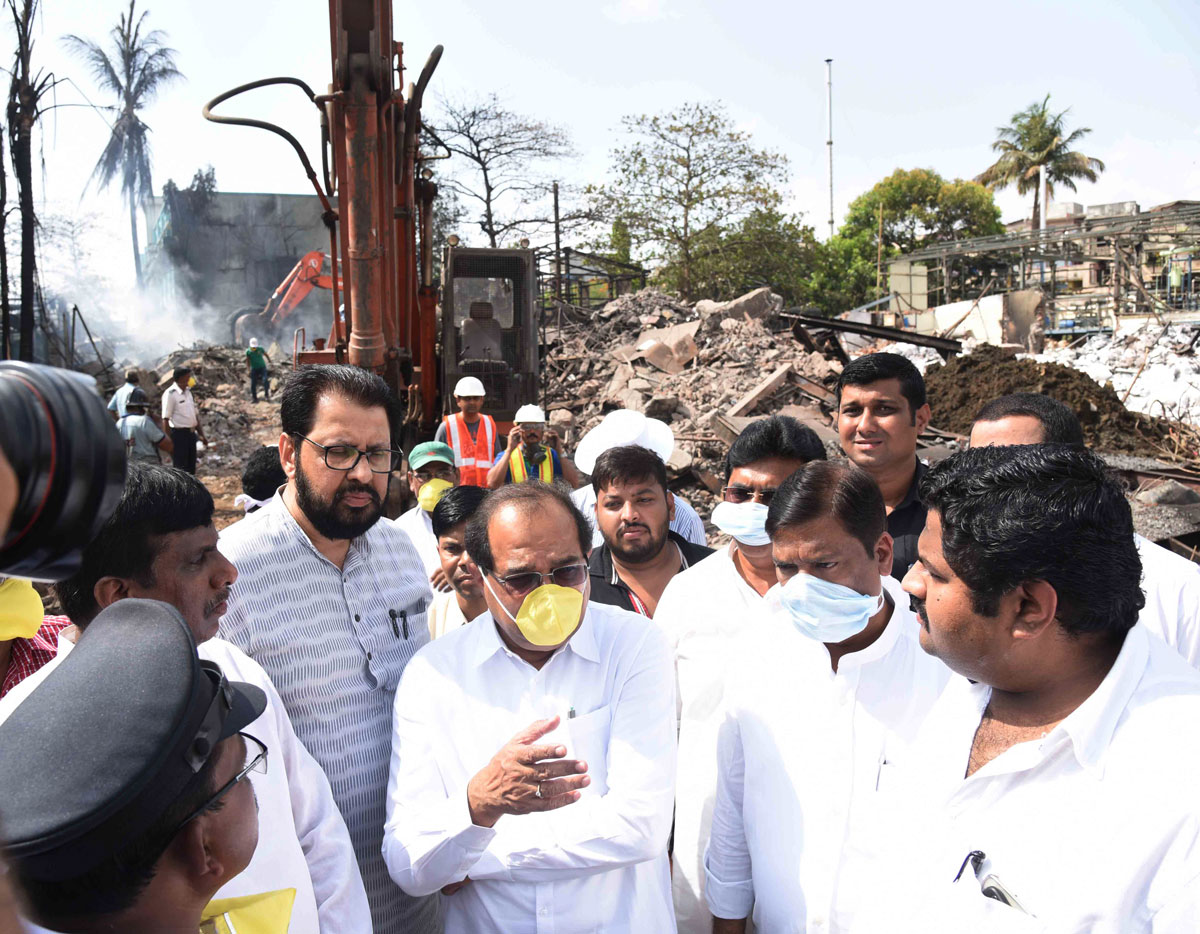 Opposition Party Leader MLA Radhakrishna Vikhe Patil visited Chemical company Blast Spot at MIDC Dombivli.