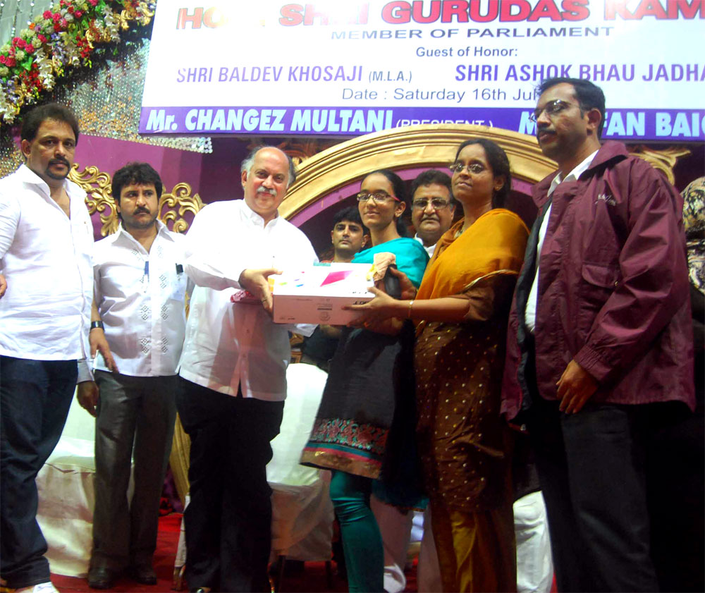 EX.MINISTER & MP.GURUDAS KAMAT FELICITATED TOPPERS STUDENTS  IN HSC & SSC EXAM AT JOGESHWARI.