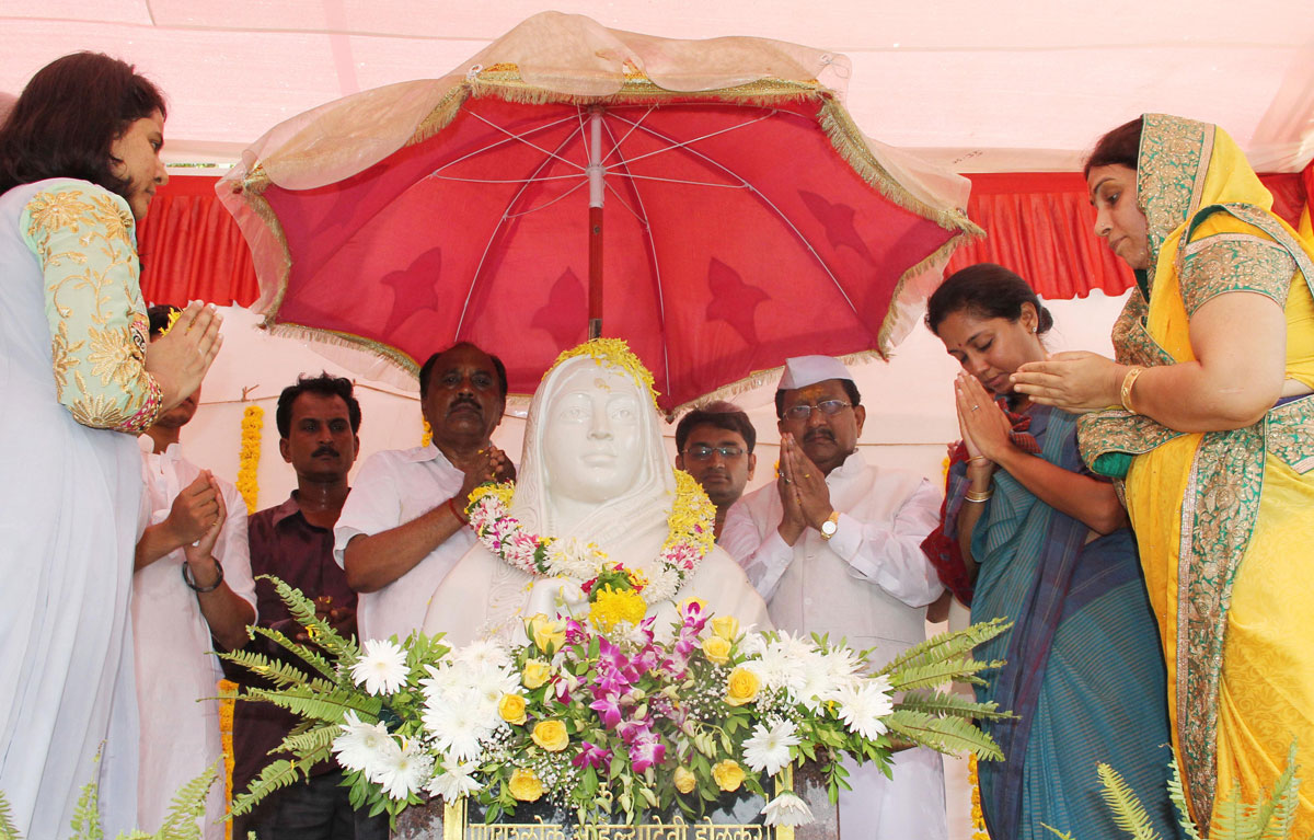 Punyashlok Rajmata Ahilyadevi Holkar 290th Birth Anniversary Celebration in Mumbai Near Chruchgate Station.