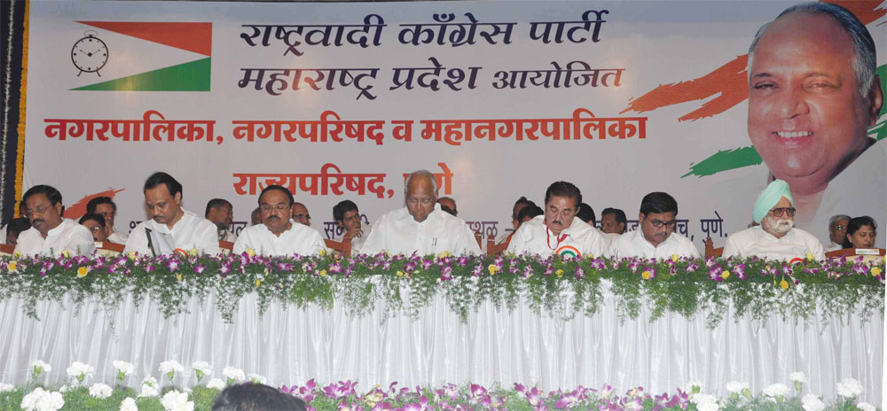 NCP CHIEF & CENTRAL MINISTER SHARADCHANDRAJI PAWAR WITH NCP TEAM AT PUNE.