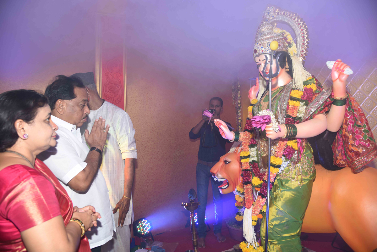 Ex.Chief Minister & Senior Congress Leader Narayanrao Rane Ambe Mata Darshan.