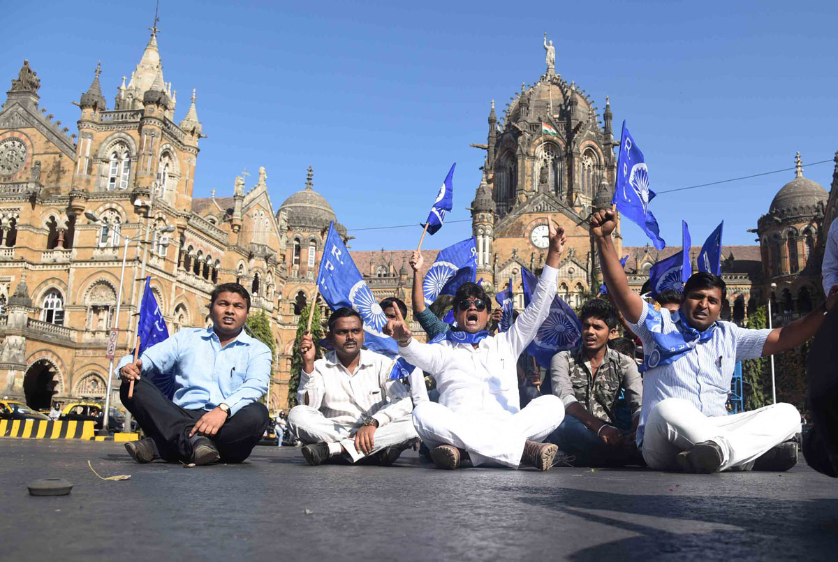RPI Vidyarthi Sena Protest at CST against Govt.on Dalit Phd Scholar Rohit Sucide at Hyderabad University.