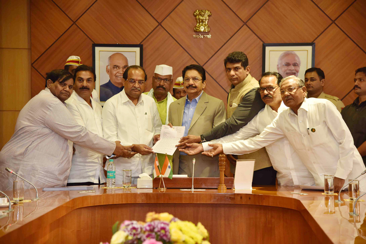 Opposition Party Leader Radhakrishna Vikhe Patil with Minority Delegation meets Governor Ch.Vidyasagar Rao at Raj Bhavan Mumbai.