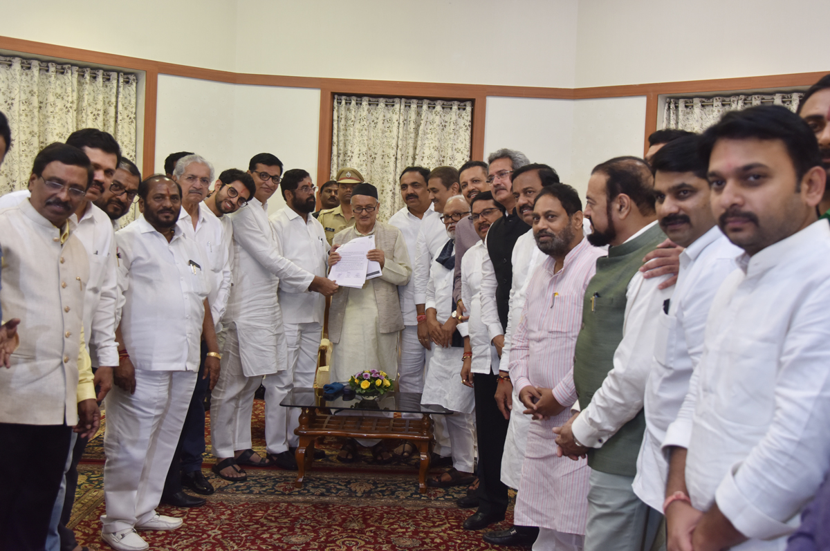 MAHAVIKASAGHADI Leaders Meets Governor at Raj Bhavan.