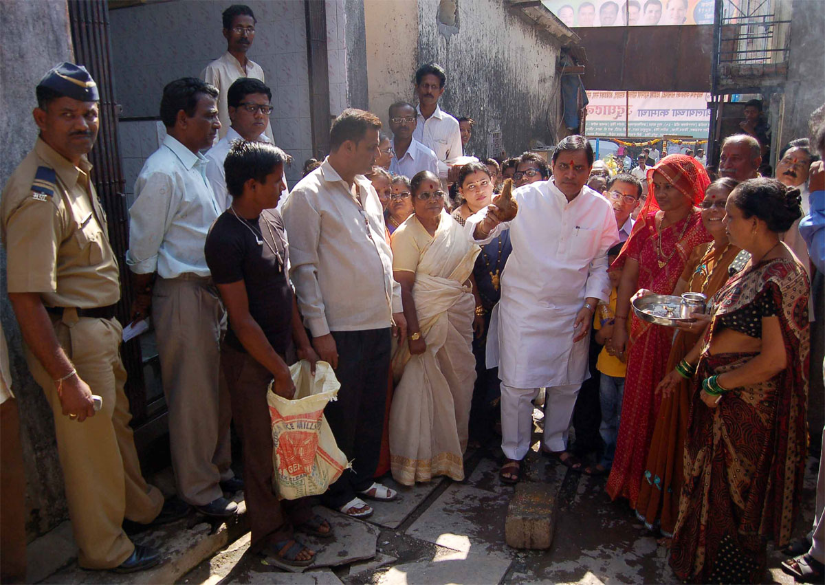 MLA & BMC.OPPOSITION LEADER RAJHANS SINGH AT DINDOSHI MALAD.