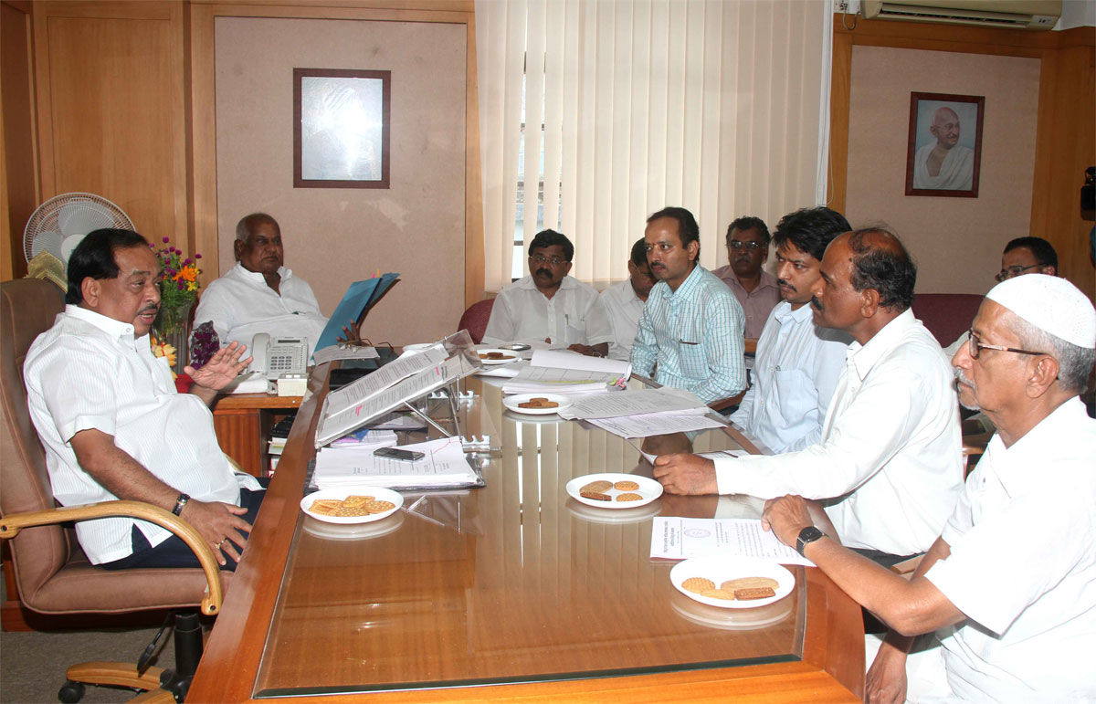 MINISTER NARAYANRAO RANE MEETING AT MANTRALAYA.