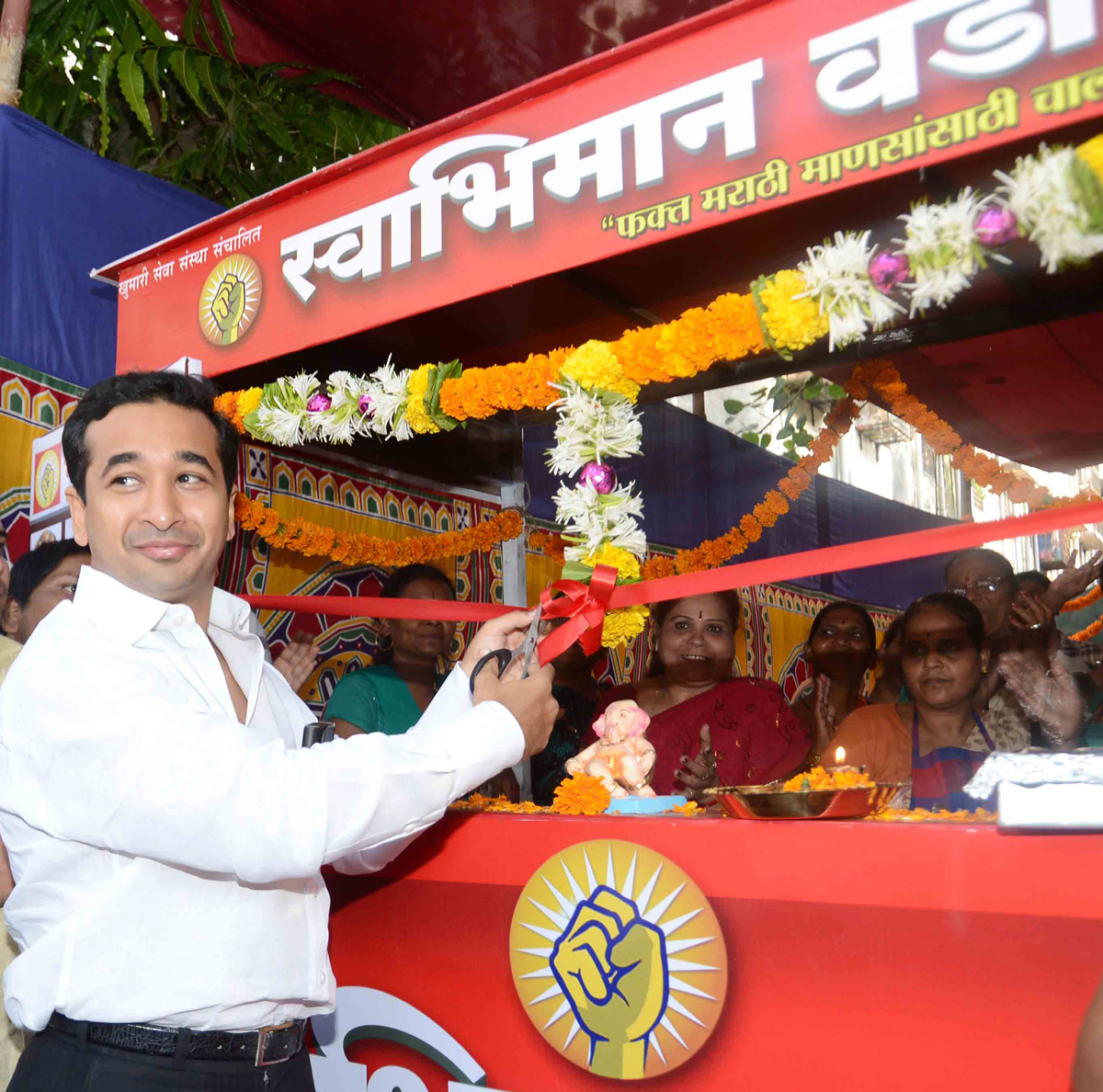 Swabhiman Sanghtana President Congress Party Yuva Leader MLA Nitesh Narayanrao Rane Inaugurates "Swabhiman Wada Pav" Stall at Parel.