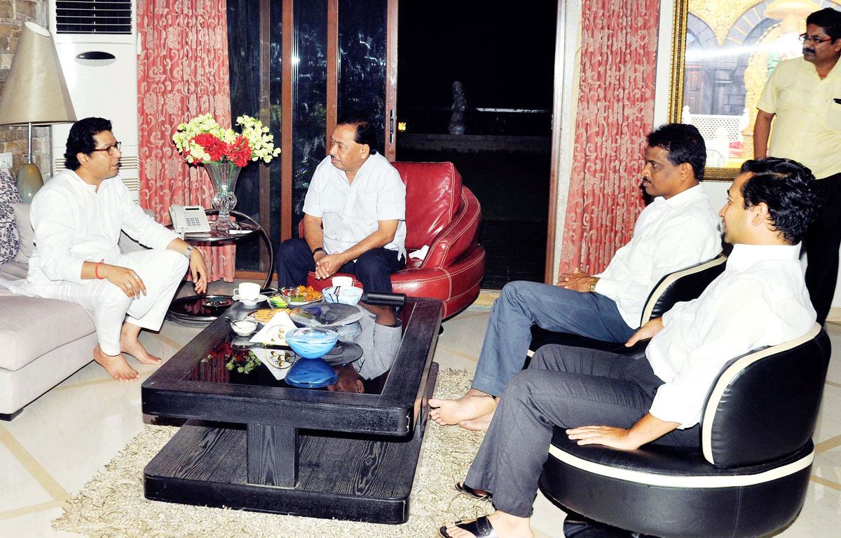 Congress Leader Ex.Chief Minister Narayanrao Rane & MNS Chief Raj Thackarey meets at Kankavli.