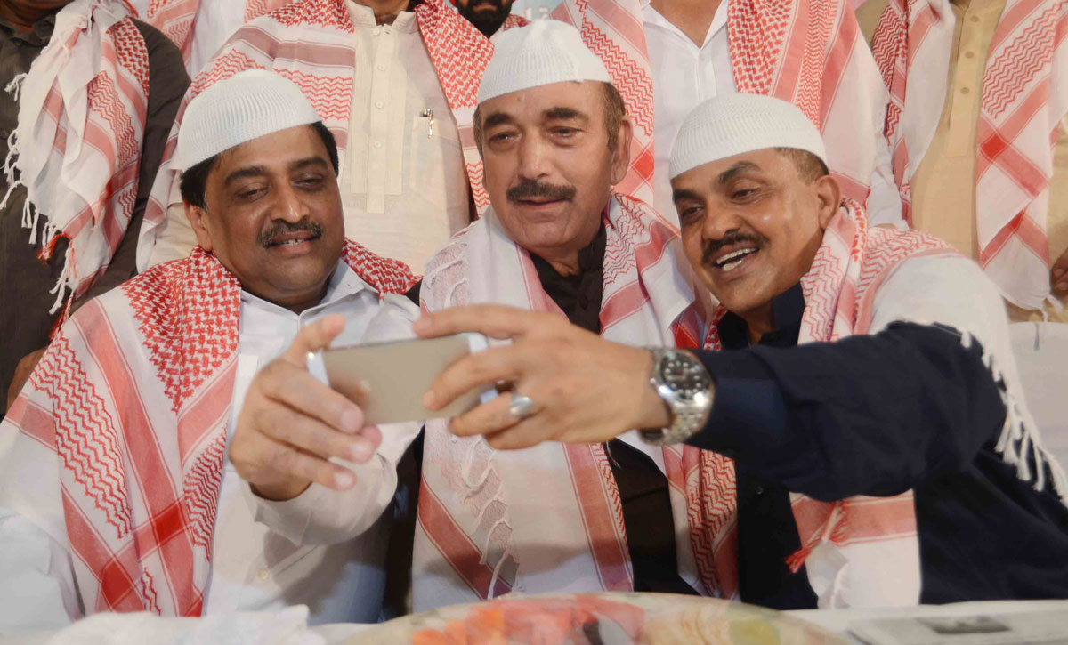 Congress Leaders during  Ramzan Roza Iftaar Party at Haj House.