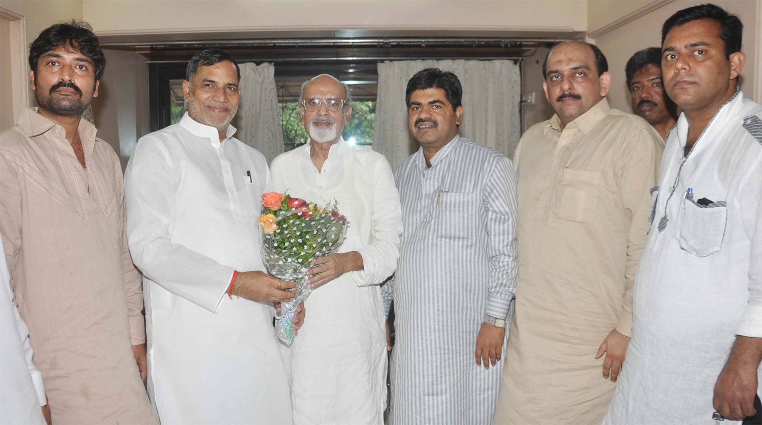 MRCC PRESIDENT & MLA KRIPASHANKAR SINGH MEETS NEWLY DESIGNATED GOVERNOR OF JHARKHAND DR.SAYEED AHMED AT HIS RESIDENCE MAZGAON.
