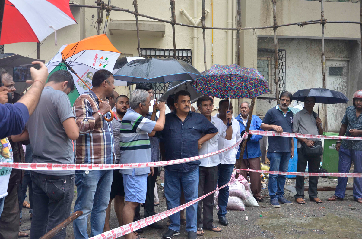 MRCC President Sanjay Nirupam at Shimpoli Borivali .